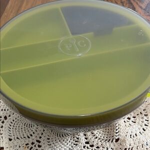 Pampered chef salad bowl Green Divided Serving Bowl